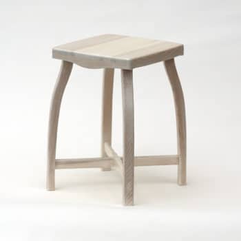 Bílá stylová dřevěná stolička