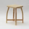 Stylová dřevěná stolička s přírodním povrchem