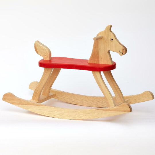 Dřevěný houpací koník pro děti od jednoho roku