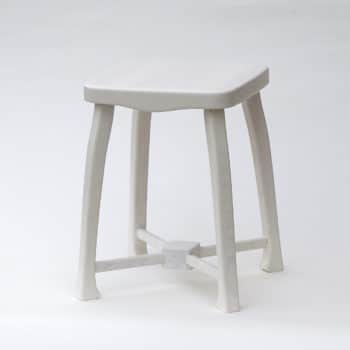 Unikátní dřevěná stolička. Barvená bílou nezávadnou barvou.
