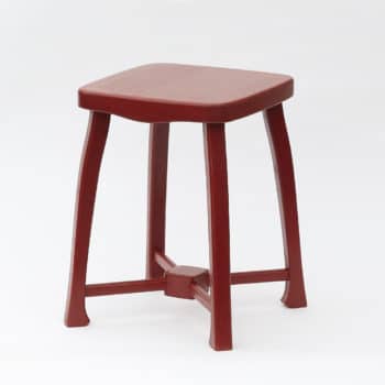 Dřevěná stolička lehké, ale robustní konstrukce